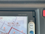 【純正ナビ】人気の純正ナビを装備しております。ナビの使いやすさはもちろん、オーディオ機能も充実!キャンプや旅行はもちろん、通勤や買い物など普段のドライブも快適に過ごせます