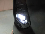 フロントLEDフォグランプです鮮やかな日光色で明るく足元を照らします。