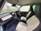 すわり心地の良い運転席・助手席です。長時間のドライブの疲れ軽減に貢献します。どうぞ快適なドライブを♪