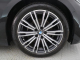 BMWならではの卓越した走りを支えるホイールと足回りです!