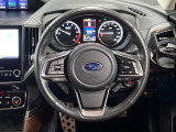 インテリアに合わせたデザインのステアリングは、運転される方のことも考え、運転しやすい形状、大きさです。是非一度、実際に触ってお確かめください。