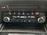 フルオートエアコンで快適ドライブ♪運転席と助手席で異なる温度設定が可能な、左右独立コントロール機能です♪シートヒーター機能も付いて寒い冬のシートも瞬時に温まります♪