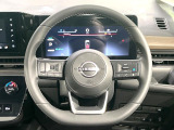インテリアに合わせたデザインのステアリングは、運転される方のことも考え、運転しやすい形状、大きさです。是非一度、実際に触ってお確かめください。