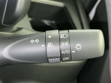 トンネルなど、周囲の明るさの変化でランプ類を自動オン・オフするコンライトです(消し忘れ防止機能付)