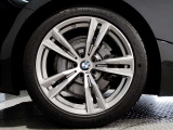 【BMWアロイホイル】軽量かつ強度に拘ったアロイホイル。走行性能ポテンシャルを引き出す設計。車の足元を引き締めてくれる大きなポイントはアロイホイルです。
