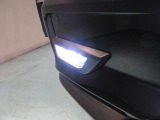 フロントLEDフォグランプです鮮やかな日光色で明るく足元を照らします。