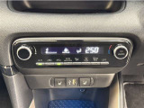 お好みの温度に設定すれば、車内の温度を検知し自動で調整してくれるオートエアコン!暑い、寒いと何度もスイッチを操作しなくても済みます☆☆