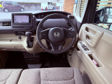 運転席周りです。