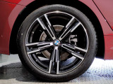 【BMWアロイホイル】軽量かつ強度に拘ったアロイホイル。走行性能ポテンシャルを引き出す設計。車の足元を引き締めてくれる大きなポイントはアロイホイルです。