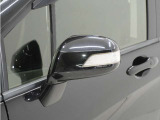 ◆ドアミラーウインカー◆ドアミラーにウインカーを装備しています。対向車に自身の進行方向を合図し安全に運転できます。