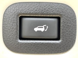 【パワーバックドア】スマートキーや運転席のボタンを押すだけでリアゲートが自動で開閉します!荷物を持っている時や、高い位置にあるバックドアを閉める際に便利な機能です♪