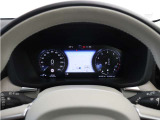 運転にかかわる主要な情報は、12.3インチのデジタル液晶ドライバー・ディスプレイにわかりやすく表示されます。お好みの表示パターンと背景色へと変更できますので、状況に合わせてお選びください。