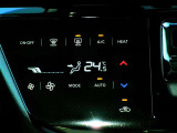 快適オートエアコン付♪設定温度をキープし車内を快適な温度に保ちます♪