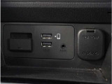 【USB接続】USB接続も可能です。スマートフォンと連動して音楽も再生可能です。