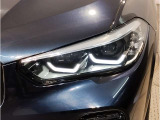 BMWのオートライトは積極的にライトをつけることにより、自車の存在を周囲に向けアピールいたします。それは安全性への配慮でもあります。
