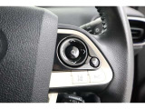 メーター内パネルのコントローラーです。燃費情報などさまざまなデータが見れますよ。