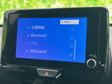 交通情報に加え、Bluetooth、USB、Miracastなどの接続機能も備えており、表示したいコンテンツに合わせて便利に活用できます。画面上で接続方法を確認しながらご利用ください。