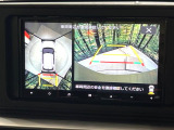 【パノラミックビューモニター】専用のカメラにより、上から見下ろしたような視点で360度クルマの周囲を確認することができます☆死角部分も確認しやすく、狭い場所での切り返しや駐車もスムーズに行えます。