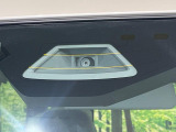 【スズキ セーフティサポート】走行中に前方の車両等を認識し、衝突しそうな時は警報とブレーキで衝突回避と被害軽減をアシスト。より安全にドライブをお楽しみいただけます。