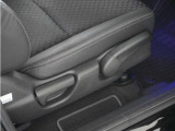 ◆シートハイトアジャスター◆運転席を上下に高さ調節ができます!運転ポジションを体格に合わせてシート調整できます。