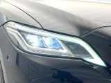 【三眼LEDヘッドライト】スタイリッシュな見た目の三眼LEDヘッドライトを装備♪スタイルだけでなく、夜間の走行も視界良好で安心してお乗りいただけます。