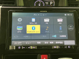 ラジオやBluetooth Audio、USBなどの入力項目が並び、使いたい音源を画面から選べます。音楽を聴くときも、表示されたアイコンで選択肢を確認しやすく、日常の移動時間に活用できます。