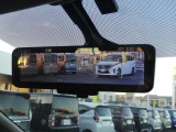 【スマートルームミラー】後席の大きな荷物や同乗者で後方が確認しづらい時でも安心!カメラが撮影した車両後方の映像をルームミラー内に表示。クリアな視界で状況の確認が可能です!