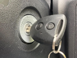 【キーレス】少し離れた場所からでもボタン一つでドアの開錠・施錠ができるのでとっても便利!ドアの鍵穴周りに傷をつけることもありません♪