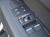 運転席にはシートメモリー機能を搭載。複数のシートポジションを記憶できるため、ドライバーが変わる場合でも、それぞれの好みのポジションへスムーズに戻すことができます。