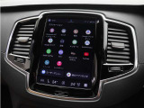 Google搭載のボルボなら、車内にいながら多彩なデジタルライフをお楽しみいただけます。Google Playから必要なアプリをダウンロードして、有意義な移動時間を楽しみましょう。