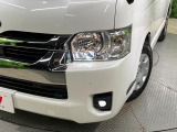 【LEDヘッドライト】悪天候や夜間走行時も良好な視界を確保し安心して運転できる高輝度LEDヘッドライトを装備!点灯速度が早く、消費電力も抑えられています。