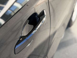 乗り降りの際についたと思われるわずかなスクラッチ痕がございます。