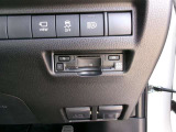 ETC車載器を装備しています。高速道路の料金所もストレスなく通行できます。すっきりとしたビルトインタイプですよ。