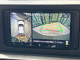 【パノラミックビューモニター】専用のカメラにより、上から見下ろしたような視点で360度クルマの周囲を確認することができます☆死角部分も確認しやすく、狭い場所での切り返しや駐車もスムーズに行えます。