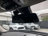 【ETC一体型ルームミラー】視認性の高いルームミラー。自動防眩機能も付いています。ミラー裏側部分にETC内臓車載器を搭載しておりスタイリッシュかつ機能性を兼ね備えております。