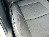 運転席シートに擦れ、へたりがあります。