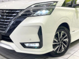 【LEDヘッドライト】悪天候や夜間走行時も良好な視界を確保し安心して運転できる高輝度LEDヘッドライトを装備!点灯速度が早く、消費電力も抑えられています。
