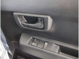 前席パワーウィンドウスイッチ操作(運転席)