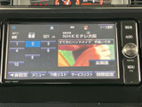 テレビ番組を画面で視聴でき、停車中の待ち時間を過ごす際にも活用できます。チャンネル選択や音量設定などのメニューが見やすく並び、必要な操作を画面上で確認できます。