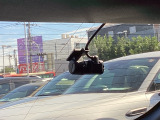 リア側ドライブレコーダー。運転中の映像・音声などを記録して、交通事故やトラブルが起きた時の正確な状況把握に役立つドライブレコーダーが装着されています。