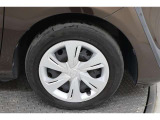 タイヤサイズは185/60R15になります。溝数は約3ミリです。