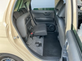 セカンドシートです!!ベンチシートになってますので、お二人の乗車ですとゆったり座って頂けますよ!!
