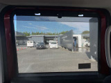眩しい日差しをさえぎる収納式のロールサンシェード!