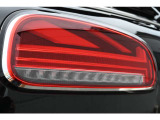 ボディカラーやグレード、お好みで簡単に交換できるのが、NEW MINIの良いところ!オプションでいろいろなカラーや柄がお選びいただけて、オリジナリティーを追求できるのも魅力の一つです!