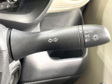 【オートライト】周りの明るさに応じて自動でヘッドライトの点灯・消灯ができる機能です!ライトの付け忘れ・消し忘れなどが無くなり、雨の日や夕方の走行も安心!トンネル通過時も便利ですね♪