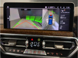 【バックモニター】&rdquo;R&rdquo;レンジにシフトチェンジして頂くとバックカメラとセンサーが起動し駐停車時の運転をサポートします。