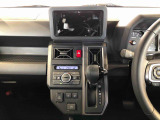 温度を設定すれば、自動で車内の温度管理をしてくれる優れものです♪ATミッションで運転楽々