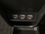 ソケット類も充実☆対応のケーブルがあれば車内でスマホなどの充電が可能です☆