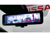スマートルームミラーも付いています。後方ピラーや荷物、後席に同乗している方や曇りなど視界が遮られた場合でも後方カメラからの映像で安全確認をすることができます。