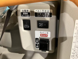 ベルト操作用スイッチ!。スイッチを長押しし、ベルトフリーの状態にします。また緊急用のウインチのスイッチもありますよ。